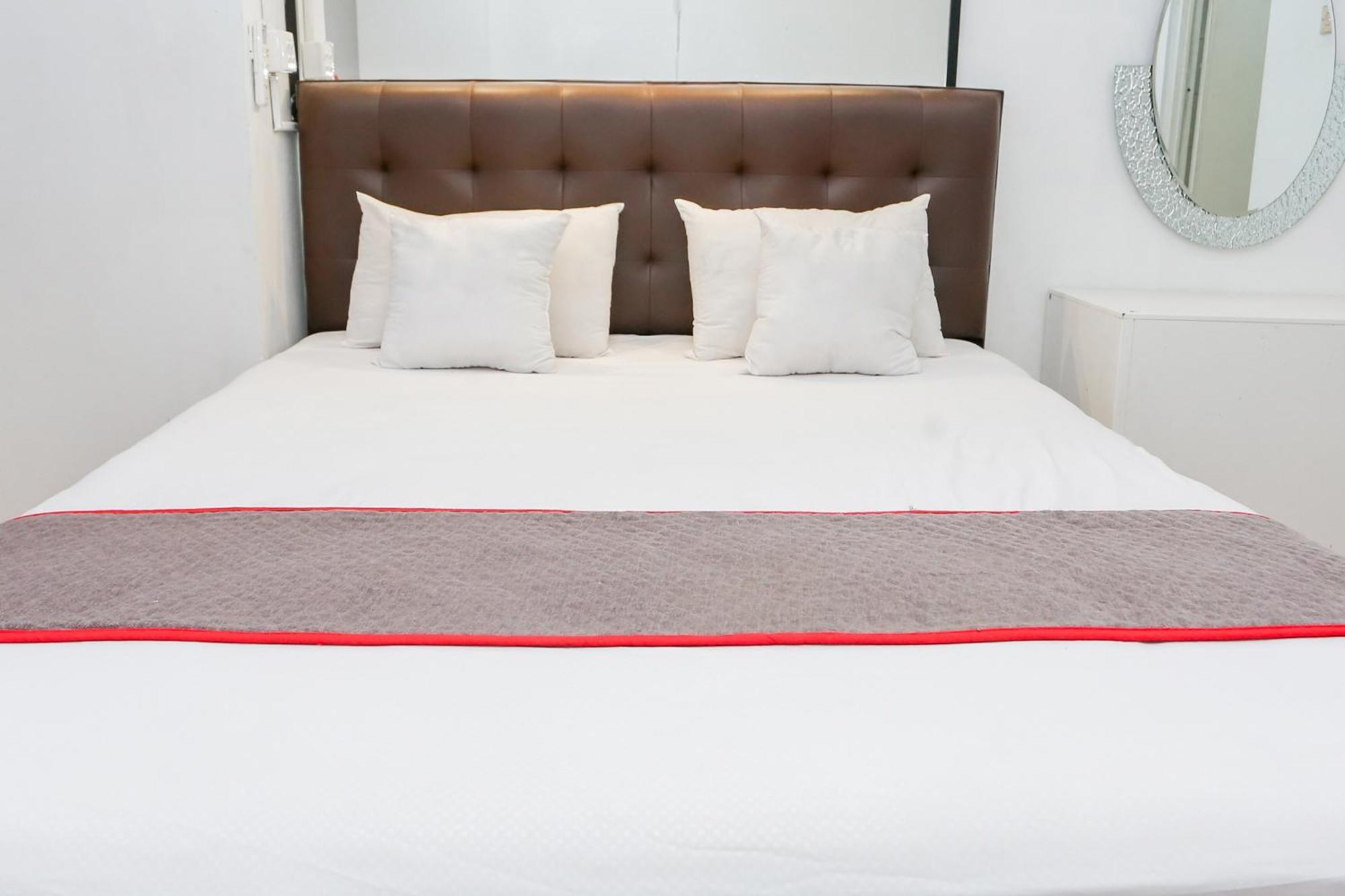 Super Oyo Capital O Deroyal Sentra Timur Hotel 3*