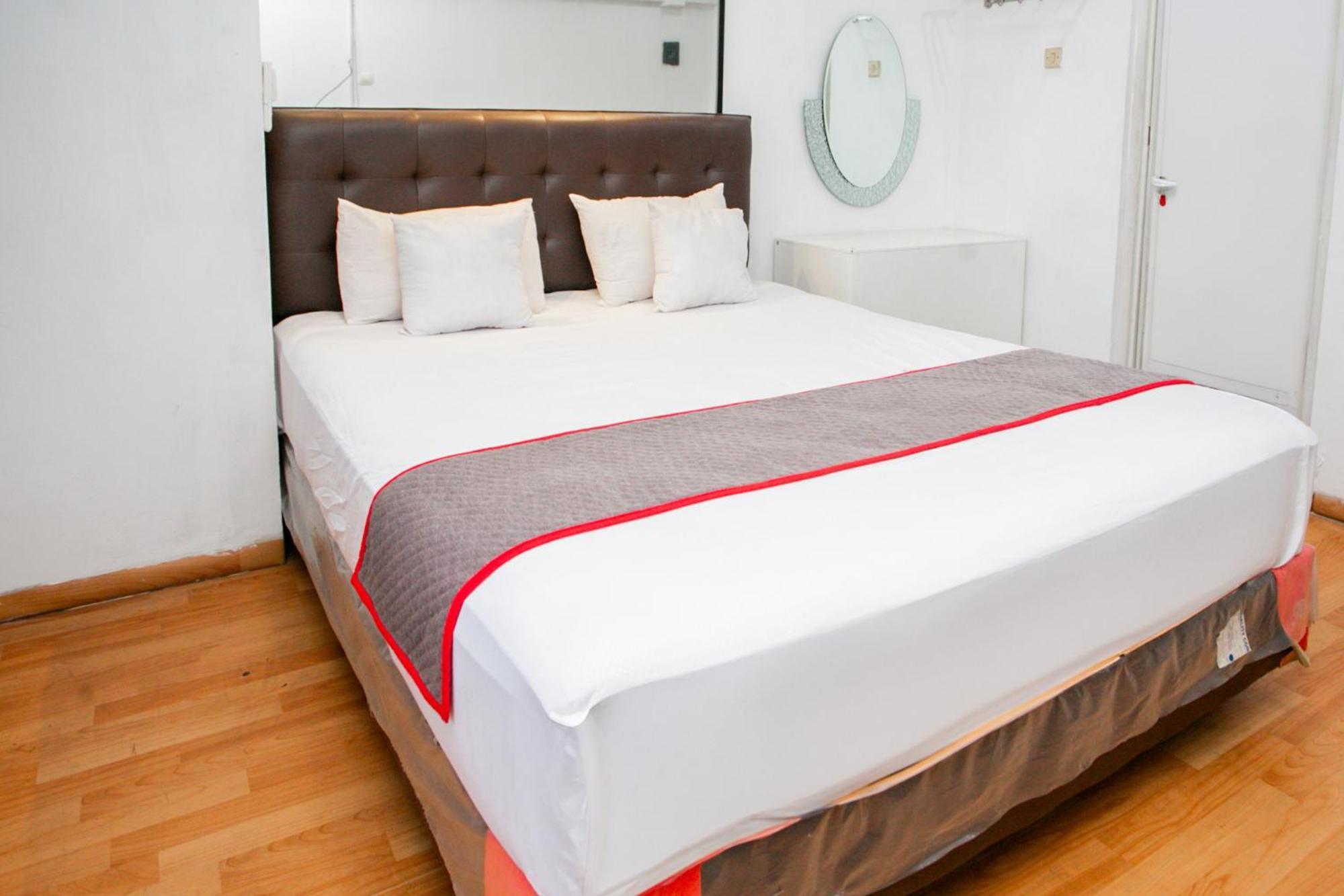 Super Oyo Capital O Deroyal Sentra Timur Hotel